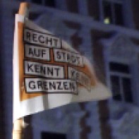 Die Flagge im Sturm ... --> https://www.facebook.com/notes/max-bryan/hamburg-nach-der-gewalt-suche-nach-dialog/735352239816027